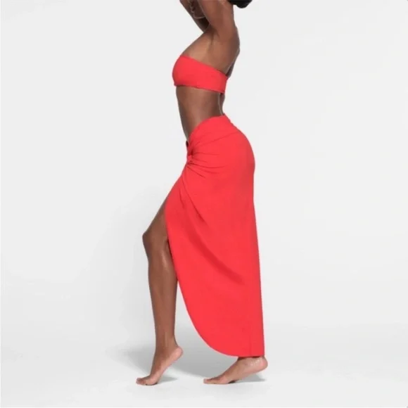 SKIMS ❤️ Sarong High Slip Swim Cover Medium Ruby Red NWOT - Picture 7 of 7